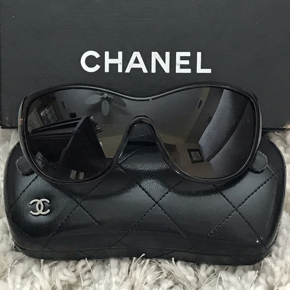 CHANEL Black Sunglasses